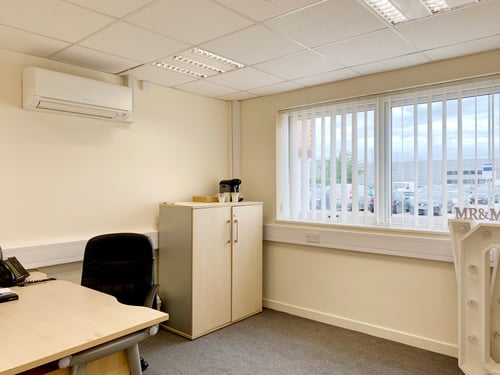 Office with window to rent Milton Keynes