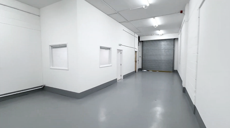 Clean light industrial unit with office